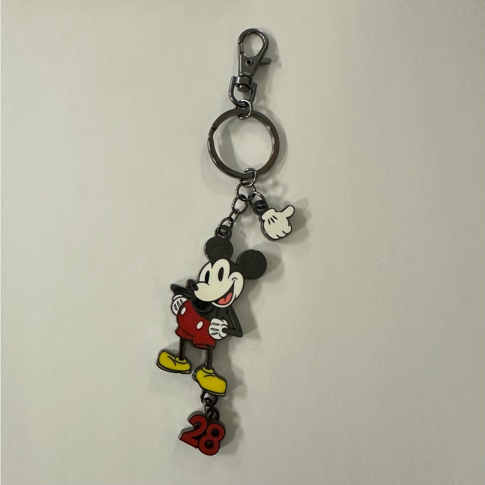 mickey mouse 2024 keychain from disneyworld